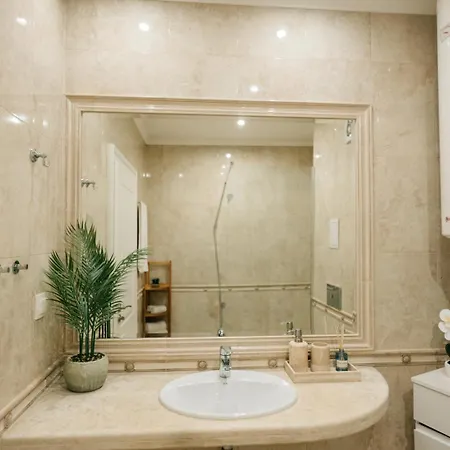 Grand Karavel - Luxury 1br + Parking Apartment Varna